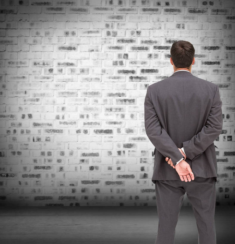 西方人,一个人,无人,商务人士,商务男性,站,竖图,室内,白天,正面,衬衫,建材,数码,科技,建筑,欧洲,欧洲人,仅一个男性,仅一个人,一排,阴影,套装,整齐,光线,网络,材料,瓷砖,地砖,影子,砖,砖块,墙,灯光,领带,地面,高光,几何,计算机图形,合成,注视,墙壁,墙面,排列,仅一个年轻男性,灰色,观察,看,站着,砖头,建造,观看,电脑合成图,数码合成图,察看,象征,庄重,合成图,队列,关注,商务装,身份,青砖,工薪阶层,背手,写实,具体,具象,正式,地位,男人,男性,年轻男性,白种人,白领,上班族,石料,站立,半身,彩图,衬衣,砌墙砖