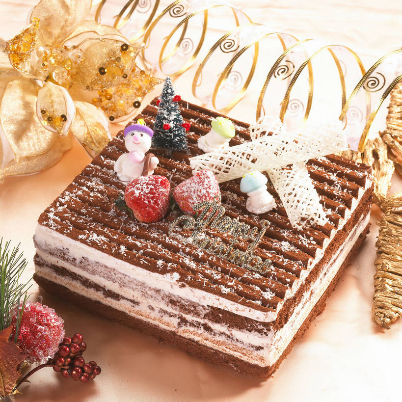 点心,无人,方图,俯视,室内,特写,白天,游戏,雪,植物,大雪,餐桌,桌子,草莓,浆果,水果,圣诞节,节日,庆祝,新鲜,装饰,英文,标志,布料,丝绸,丝带,文字,字符,字母,积雪,雪景,雪人,冬季,冬天,生食,食品,甜点,甜品,果实,圣诞树,枝条,缎带,玩,布纹,文化,娱乐,标识,提拉米苏,绸带,桌布,树,树木,树枝,食物,糕点,两个,红色,绿色,自然,餐巾,台布,甜食,庆典,休闲,寒冷,有机食品,绿色食品,生长,成长,餐台,活动,纪念,英文字母,华丽,修饰,点缀,发泄,消遣,智力,宣泄,衬托,美观,雅致,雅观,严寒,虬枝,枝杈,堤拉米苏,圣诞蛋糕,意大利蛋糕,洋莓,水果皇后,红莓,地莓,餐桌布,玩耍,嬉戏,彩图,高角度拍摄,蛋糕,拟人,shjb1