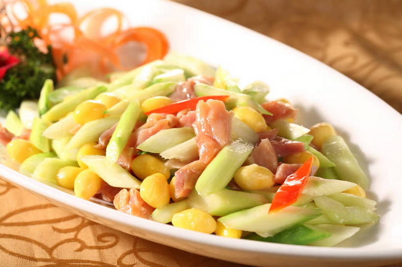 海鲜,三文鱼,无人,横图,俯视,室内,特写,白天,烹饪,中餐,餐桌,桌子,鲑鱼,辣椒,芹菜,蔬菜,叶子,阴影,新鲜,盛开,反射,鱼,布料,影子,陶瓷,料理,食品,绿叶,陶瓷制品,花蕾,布纹,水产,菜肴,美食,鱼类,海洋生物,桌布,花,花瓣,花朵,鲜花,食物,一个,白色,餐巾,容器,台布,碗,花苞,花蕊,中式,嫩叶,佳肴,有机食品,绿色食品,荷兰芹,欧芹,香芹,单个,餐台,中华料理,储藏,配菜,储存,水生动物,海产品,水生物,彩椒,海底动物,辣角,红海椒,大椒,辣虎,广椒,法香,巴西利,洋香菜,洋芫荽,法国香菜,鲑,旱芹菜,番荽,白鲑,叶,叶片,甜椒,柿子椒,辣子,海椒,番椒,灯笼椒,餐桌布,彩图,高角度拍摄,贮存,shjb1