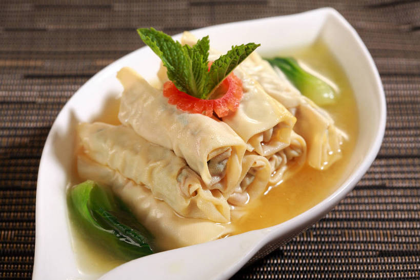 无人,横图,俯视,室内,特写,白天,烹饪,中餐,餐桌,桌子,蔬菜,叶子,阴影,新鲜,反射,影子,陶瓷,青菜,肉,料理,食品,绿叶,陶瓷制品,猪肉,菜肴,美食,肉类,食物,一个,白色,容器,碗,中式,嫩叶,佳肴,有机食品,绿色食品,单个,餐台,中华料理,储藏,配菜,储存,小白菜,肉食,豚肉,不结球白菜,豆腐皮包肉,豆腐衣包肉,叶,叶片,彩图,高角度拍摄,贮存,shjb1