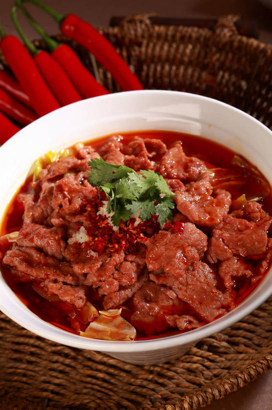 无人,交叉,竖图,俯视,室内,特写,白天,烹饪,中餐,餐桌,桌子,竹子,辣椒,蔬菜,叶子,一堆,阴影,堆叠,堆积,竹制,新鲜,编织,反射,篮子,影子,陶瓷,肉,料理,食品,绿叶,陶瓷制品,菜肴,美食,肉类,食物,两个,黄色,绿色,白色,容器,竹篮,碗,中式,嫩叶,佳肴,有机食品,绿色食品,餐台,中华料理,储藏,竹条,堆,交织,配菜,竹制品,储存,肉食,辣角,红海椒,大椒,辣虎,广椒,穿插,叶,叶片,辣子,红辣椒,海椒,番椒,彩图,高角度拍摄,贮存,shjb1