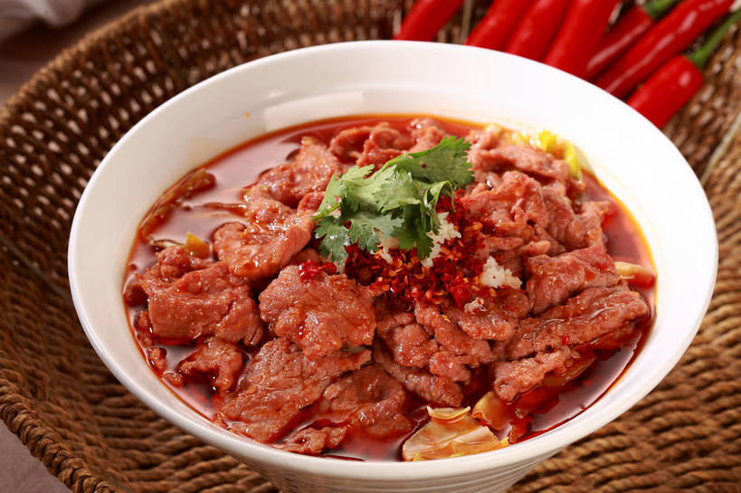 无人,交叉,横图,俯视,室内,特写,白天,烹饪,中餐,餐桌,桌子,竹子,辣椒,蔬菜,叶子,一堆,阴影,堆叠,堆积,竹制,新鲜,编织,反射,篮子,影子,陶瓷,肉,料理,食品,绿叶,陶瓷制品,菜肴,美食,肉类,食物,两个,黄色,绿色,白色,容器,竹篮,碗,中式,嫩叶,佳肴,有机食品,绿色食品,餐台,中华料理,储藏,竹条,堆,交织,配菜,竹制品,储存,肉食,辣角,红海椒,大椒,辣虎,广椒,穿插,叶,叶片,辣子,红辣椒,海椒,番椒,彩图,高角度拍摄,贮存,shjb1