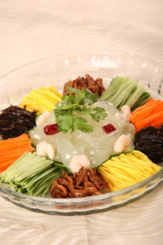 面食,面条,无人,竖图,俯视,室内,特写,白天,烹饪,中餐,餐桌,桌子,萝卜,胡萝卜,蔬菜,叶子,玻璃,一堆,阴影,堆叠,堆积,新鲜,反射,布料,影子,面,肉,虾仁,料理,食品,绿叶,布纹,粉丝,肉丝,冷盘,菜肴,美食,肉类,玻璃制品,桌布,食物,一个,餐巾,容器,台布,碗,中式,嫩叶,冷菜,凉菜,佳肴,有机食品,绿色食品,单个,餐台,中华料理,储藏,堆,虾肉,配菜,储存,黄萝卜,番萝卜,粉条,肉食,冬粉,叶,叶片,红萝卜,甘荀,餐桌布,彩图,高角度拍摄,丁香萝卜,胡芦菔金,金笋,贮存,shjb1