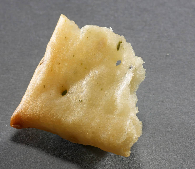 点心,无人,横图,俯视,室内,特写,白天,餐桌,桌子,一块,阴影,灰色背景,反射,影子,食品,破坏,薯片,破损,食物,黄色,零食,摄影,影棚,餐台,损坏,摄影棚,垃圾食品,彩图,高角度拍摄,影棚拍摄,拍摄,shjb1,喀吱脆