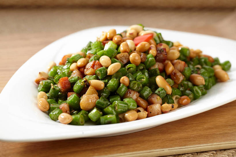 无人,横图,俯视,室内,特写,白天,烹饪,中餐,植物,餐桌,桌子,豆,花生,蔬菜,餐具,一堆,许多,切开,堆叠,堆积,新鲜,碟子,盘,豆类,豆子,炒菜,肉,料理,食品,坚果,很多,豆角,菜肴,美食,肉类,食物,一个,红色,绿色,盘子,碟,切,中式,长生果,佳肴,有机食品,绿色食品,单个,餐台,中华料理,堆,花生仁,剖面,肉食,切面,豆科,落花生,落生,花生米,花生豆,彩图,高角度拍摄,shjb1