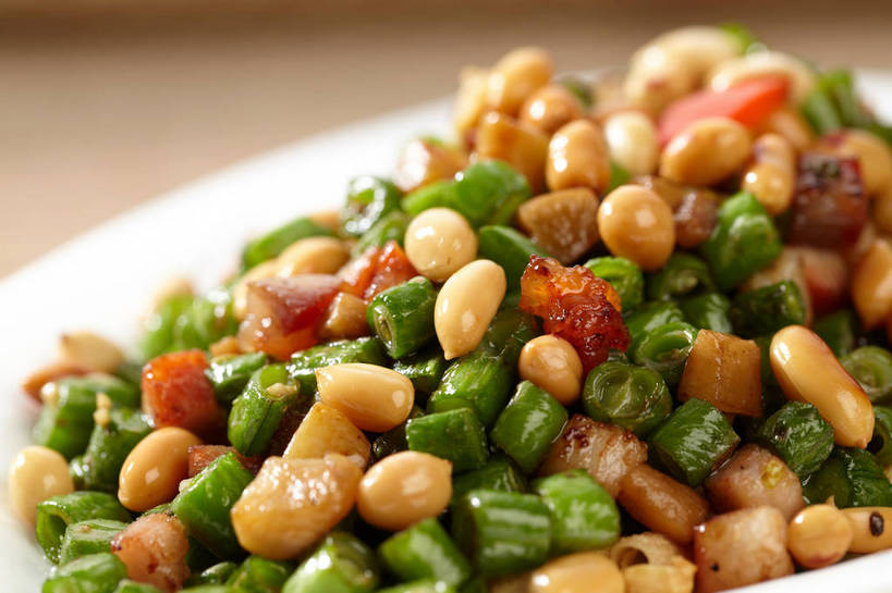 无人,横图,俯视,室内,特写,白天,烹饪,中餐,植物,餐桌,桌子,豆,花生,蔬菜,餐具,一堆,许多,切开,堆叠,堆积,新鲜,碟子,盘,豆类,豆子,炒菜,肉,料理,食品,坚果,很多,豆角,菜肴,美食,肉类,食物,一个,红色,绿色,盘子,碟,切,中式,长生果,佳肴,有机食品,绿色食品,单个,餐台,中华料理,堆,花生仁,剖面,肉食,切面,豆科,落花生,落生,花生米,花生豆,彩图,高角度拍摄,shjb1