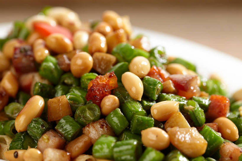 无人,横图,俯视,室内,特写,白天,烹饪,中餐,植物,餐桌,桌子,豆,花生,蔬菜,餐具,一堆,许多,切开,堆叠,堆积,新鲜,碟子,盘,豆类,豆子,炒菜,肉,料理,食品,坚果,很多,豆角,菜肴,美食,肉类,食物,一个,红色,绿色,盘子,碟,切,中式,长生果,佳肴,有机食品,绿色食品,单个,餐台,中华料理,堆,花生仁,剖面,肉食,切面,豆科,落花生,落生,花生米,花生豆,彩图,高角度拍摄,shjb1