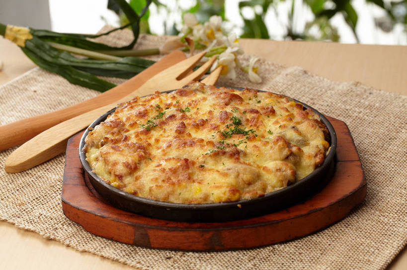 奶酪,无人,横图,俯视,室内,特写,白天,烹饪,西餐,餐桌,桌子,餐具,叶子,朦胧,模糊,木制,叉子,碟子,盘,白米,谷类,谷物,肉,干酪,起司,料理,食品,绿叶,米,芝士,营养,大米,菜肴,美食,肉类,食物,一个,绿色,盘子,木制品,碟,四个,嫩叶,乳酪,西式,佳肴,单个,餐台,乳制品,发酵,焗饭,肉食,餐叉,叶,叶片,进餐用具,彩图,高角度拍摄,奶酪披萨,shjb1