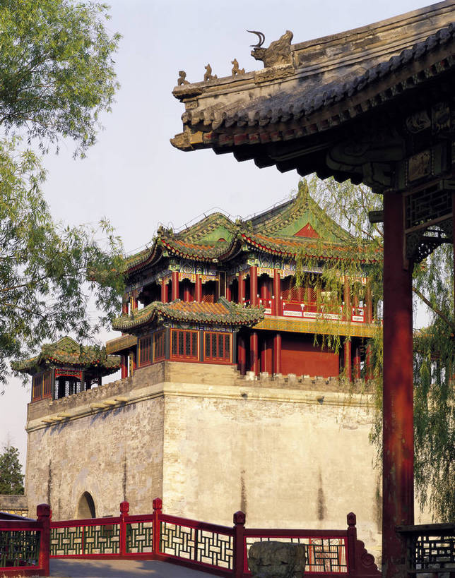 颐和园,宫殿,竖图,彩色,室外,白天,旅游,度假,湖,名胜古迹,阁楼,标志建筑,地标,建筑,柳树,北京,中国,亚洲,风俗,清澈,遗迹,亭子,文化遗产,古迹,历史,文物,娱乐,建设,传统,古建筑,树,蓝天,凉亭,湖水,天,享受,休闲,旅游胜地,放松,精神,竖,摄影,古代建筑,园林,矗立,象征,美好,耸立,感受,古文明,东亚,文昌阁,中华人民共和国,挺立,古代文明,明澈,清彻,清亮,制度,特征,彩图,旅行,bj174
