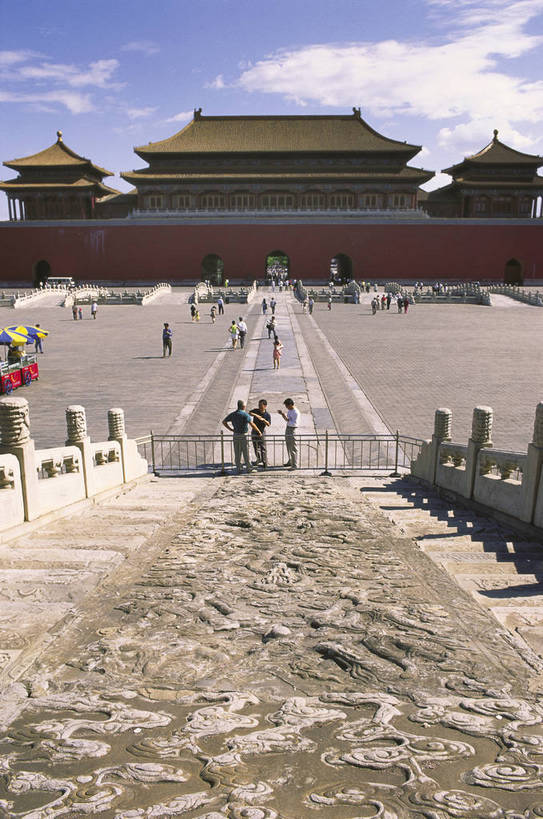 故宫,宫殿,栏杆,竖图,彩色,室外,白天,旅游,度假,名胜古迹,标志建筑,地标,建筑,雕塑,北京,中国,亚洲,游人,风俗,清澈,遗迹,艺术,装饰,雕刻,雕像,柱子,文化遗产,古迹,历史,文物,娱乐,建设,传统,古建筑,殿堂,蓝天,工艺品,紫禁城,天,享受,休闲,旅游胜地,放松,精神,竖,摄影,古代建筑,纪念,美术,权威,矗立,象征,美好,主题,耸立,感受,陈列,古文明,东亚,中华人民共和国,功能,美学,权力,权势,挺立,古代文明,明澈,清彻,清亮,制度,特征,势力,彩图,旅行,bj174