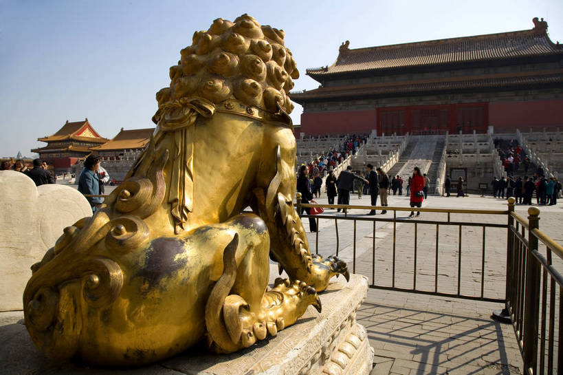 故宫,宫殿,横图,彩色,室外,白天,旅游,建筑,狮子,金属制品,雕塑,北京,中国,亚洲,局部,金属,龙,雕刻,雕像,塑像,文化遗产,首都,历史,建筑物,古代,蓝色,容器,紫禁城,闪耀,橙色,摄影,储藏,严肃,部分,固定,蓝,权威,缸,铜,闪烁,镀金,储存,中国文化,狮,东亚,结实,首府,青铜,中华人民共和国,安稳,牢固,可靠,权力,威严,权势,闪动,闪灼,古远,巩固,坚固,牢靠,势力,尊严,橙,彩图,旅行,贮存,传统文化,bj174