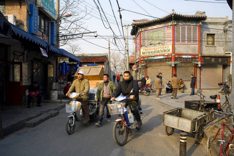 家,横图,彩色,室外,白天,旅游,城市,道路,胡同,建筑,街道,路,公路,北京,中国,亚洲,民俗,房屋,屋子,小巷,交通,首都,楼房,建筑物,住宅,骑车,摄影,生活方式,旧的,中国文化,东亚,首府,中华人民共和国,平凡,平民,马路,彩图,旅行,房子,居住区,传统文化,bj174