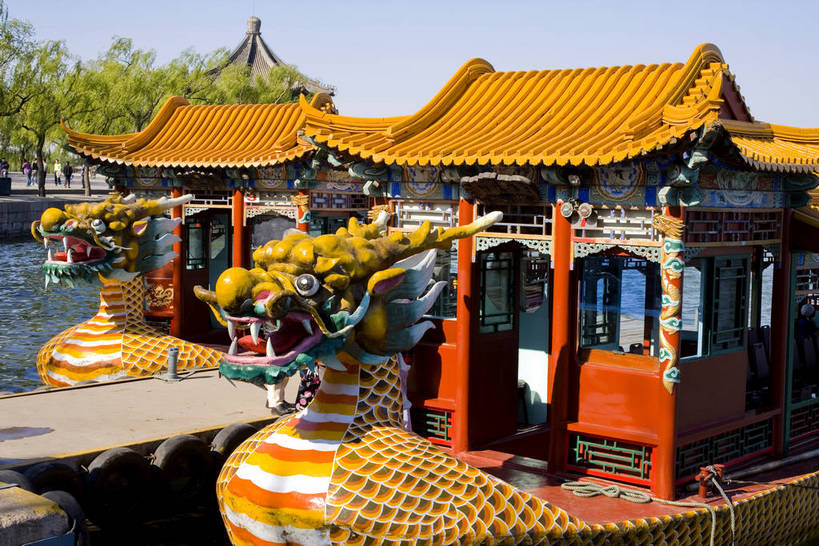 公园,颐和园,寺庙,宫殿,横图,彩色,室外,白天,旅游,湖,建筑,船,雕塑,北京,中国,亚洲,清澈,神话,龙,雕刻,雕像,塑像,亭子,文化遗产,小船,首都,历史,建筑物,树,古代,天空,休闲,摄影,活动,严肃,明亮,权威,权利,文明,中国文化,东亚,海淀区,万寿山,昆明湖,首府,中华人民共和国,北京市,京,北平,华北地区,权力,威严,权势,皇家园林,古远,空闲,明澈,清彻,清亮,清漪园,势力,尊严,彩图,旅行,庙,寺,传统文化,艇,bj174