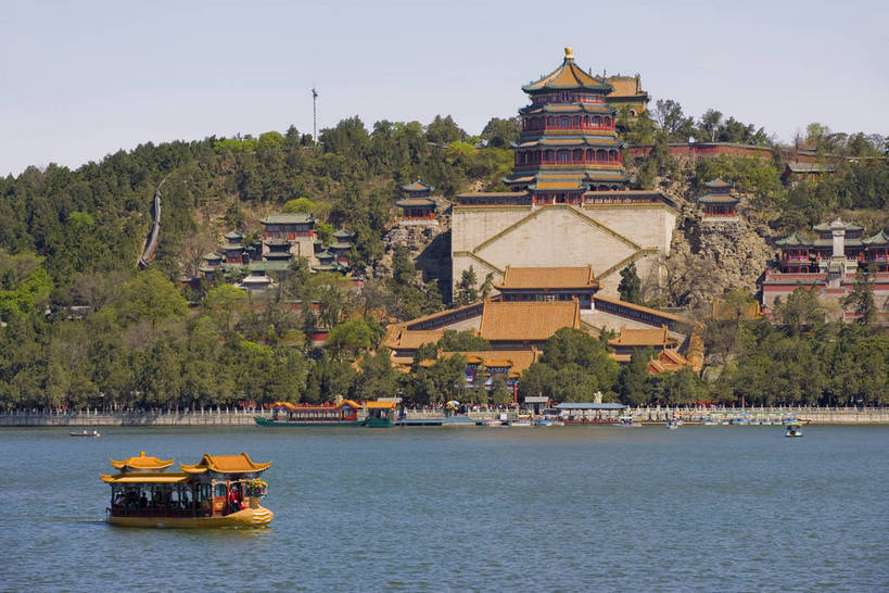 公园,颐和园,寺庙,宫殿,横图,彩色,室外,白天,旅游,湖,建筑,船,雕塑,北京,中国,亚洲,清澈,神话,龙,雕刻,雕像,塑像,亭子,文化遗产,小船,首都,历史,建筑物,树,古代,天空,休闲,摄影,活动,严肃,明亮,权威,权利,文明,中国文化,东亚,海淀区,万寿山,昆明湖,首府,中华人民共和国,北京市,京,北平,华北地区,权力,威严,权势,皇家园林,古远,空闲,明澈,清彻,清亮,清漪园,势力,尊严,彩图,旅行,庙,寺,传统文化,艇,bj174