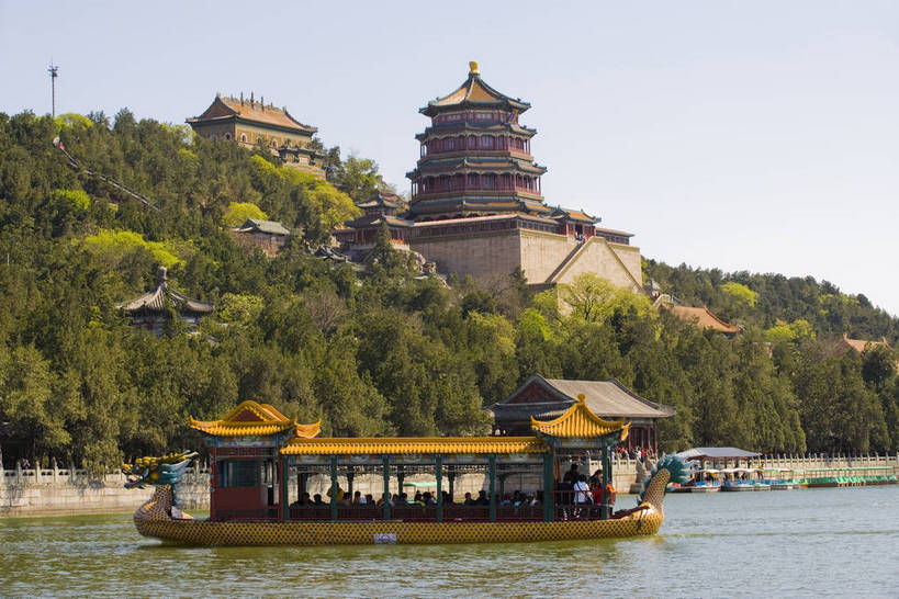 公园,颐和园,寺庙,宫殿,横图,彩色,室外,白天,旅游,湖,建筑,船,雕塑,北京,中国,亚洲,清澈,神话,龙,雕刻,雕像,塑像,亭子,文化遗产,小船,首都,历史,建筑物,树,古代,天空,休闲,摄影,活动,严肃,明亮,权威,权利,文明,中国文化,东亚,海淀区,万寿山,昆明湖,首府,中华人民共和国,北京市,京,北平,华北地区,权力,威严,权势,皇家园林,古远,空闲,明澈,清彻,清亮,清漪园,势力,尊严,彩图,旅行,庙,寺,传统文化,艇,bj174