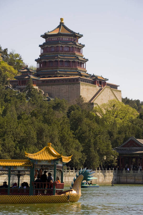 公园,颐和园,寺庙,宫殿,竖图,彩色,室外,白天,旅游,湖,建筑,船,雕塑,北京,中国,亚洲,清澈,神话,龙,雕刻,雕像,塑像,亭子,文化遗产,小船,首都,历史,建筑物,树,古代,天空,休闲,竖,摄影,活动,严肃,明亮,权威,权利,文明,中国文化,东亚,海淀区,万寿山,昆明湖,首府,中华人民共和国,北京市,京,北平,华北地区,权力,威严,权势,皇家园林,古远,空闲,明澈,清彻,清亮,清漪园,势力,尊严,彩图,旅行,庙,寺,传统文化,艇,bj174