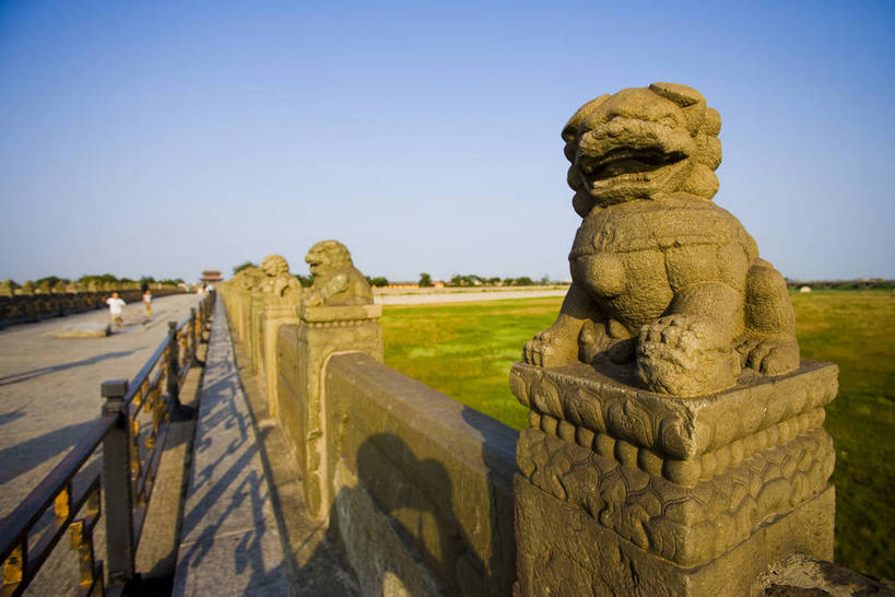 横图,彩色,特写,旅游,度假,名胜古迹,标志建筑,地标,建筑,哺乳动物,野生动物,狮子,工艺美术品,雕塑,北京,中国,亚洲,局部,清澈,遗迹,艺术,装饰,雕刻,雕像,浮雕,墙,文化遗产,艺术品,首都,古迹,历史,文物,娱乐,建设,城墙,古建筑,石雕,建筑物,墙壁,墙面,古代,蓝色,天空,动物,工艺品,享受,休闲,旅游胜地,放松,摄影,纪念,工艺,坚硬,明亮,美术,蓝,中国文化,狮,主题,防御,凶猛,陈列,古文明,东亚,首府,中华人民共和国,北京市,京,北平,华北地区,功能,美学,丰台区,古远,明澈,清彻,清亮,坚固,残暴,凶残,石,彩图,旅行,宛平,宛平城,传统文化,bj174