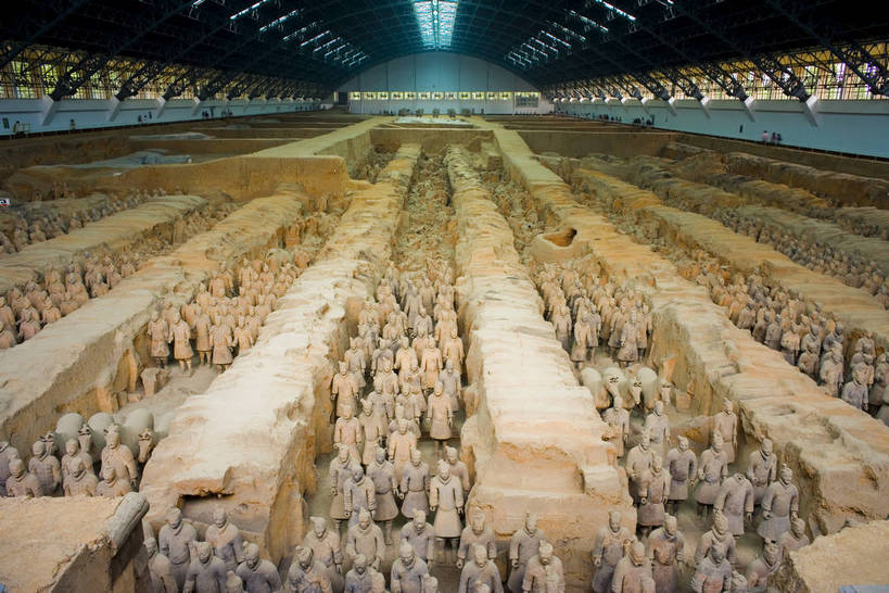 横图,彩色,室内,特写,白天,旅游,度假,名胜古迹,标志建筑,地标,建筑,雕塑,兵马俑,西安,中国,亚洲,许多,士兵,局部,遗迹,艺术,装饰,雕刻,雕像,浮雕,塑像,泥土,文化遗产,艺术品,很多,古迹,历史,文物,娱乐,建设,古建筑,建筑物,古代,工艺品,享受,休闲,旅游胜地,放松,摄影,古董,纪念,战士,美术,古物,文明,中国文化,主题,陈列,古玩,古文明,东亚,武装,陕西,陕西省,军队,中华人民共和国,功能,美学,古远,古代文明,一致,男人,男性,彩图,旅行,传统文化,服从,bj174
