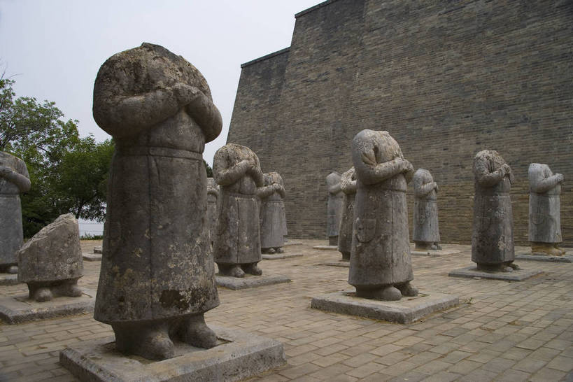 横图,彩色,室外,特写,白天,旅游,石头,道路,建筑,路,雕塑,兵马俑,西安,中国,亚洲,局部,艺术,装饰,雕刻,雕像,浮雕,石子,塑像,图案,图形,泥土,文化遗产,纪念碑,艺术品,历史,建筑物,古代,工艺品,墓地,摄影,纪念,美术,固定,陵墓,中国文化,主题,陈列,东亚,结实,陕西,陕西省,秦始皇陵,西安市,临潼,骊山,中华人民共和国,省会,功能,美学,安稳,牢固,可靠,西北地区,陕,古远,古代文明,巩固,坚固,牢靠,石,石块,彩图,旅行,临潼区,传统文化,秦陵,bj174