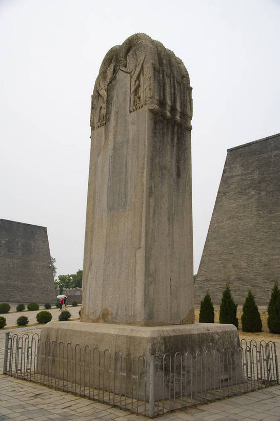 竖图,彩色,室外,特写,白天,旅游,石头,道路,建筑,路,雕塑,兵马俑,西安,中国,亚洲,局部,艺术,装饰,雕刻,雕像,浮雕,石子,塑像,图案,图形,泥土,文化遗产,纪念碑,艺术品,历史,建筑物,古代,工艺品,墓地,竖,摄影,纪念,美术,固定,陵墓,中国文化,主题,陈列,东亚,结实,陕西,陕西省,秦始皇陵,西安市,临潼,骊山,中华人民共和国,省会,功能,美学,安稳,牢固,可靠,西北地区,陕,古远,古代文明,巩固,坚固,牢靠,石,石块,彩图,旅行,临潼区,传统文化,秦陵,bj174