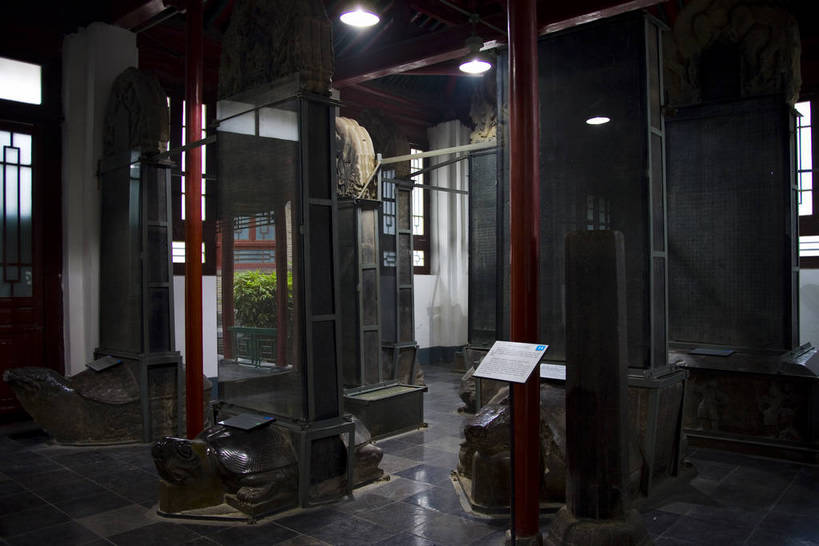 横图,彩色,室内,白天,背景,旅游,桌子,建筑,西安,中国,亚洲,书法,木桌,亭子,文化遗产,历史,建筑物,古代,摄影,中国文化,字迹,东亚,陕西,文庙,中华人民共和国,古远,古代文明,彩图,旅行,中国书法,传统文化,bj174