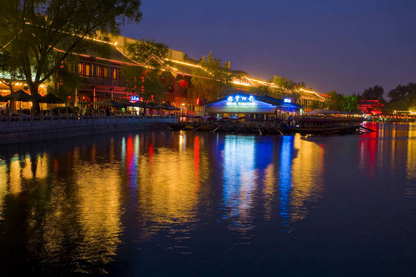横图,彩色,室外,道路,胡同,建筑,街道,路,夜景,公路,船,北京,中国,亚洲,小巷,灯光,交通,小船,建筑物,灯,闪耀,后海,摄影,中国文化,东亚,发展,中华人民共和国,发达,河,夜,马路,彩图,高楼,传统文化,艇,bj174