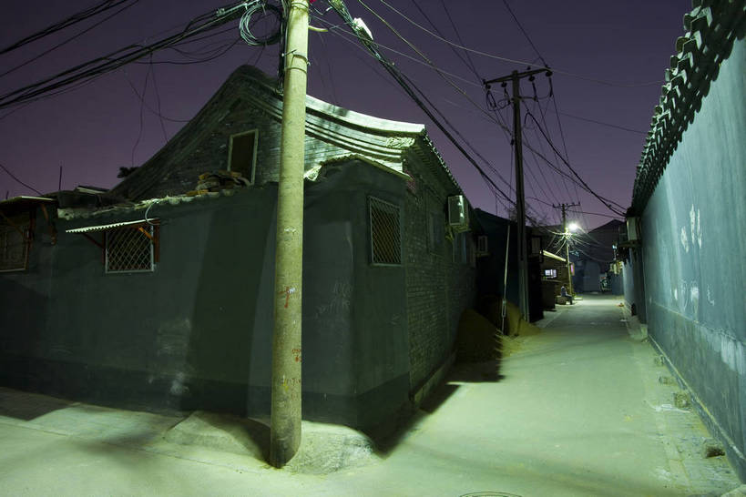 横图,彩色,室外,旅游,道路,胡同,建筑,街道,路,夜景,公路,北京,中国,亚洲,风俗,民俗,小巷,灯光,交通,首都,传统,建筑物,灯,闪耀,精神,摄影,中国文化,东亚,中华人民共和国,制度,夜,马路,彩图,旅行,老城区,居住区,传统文化,bj174