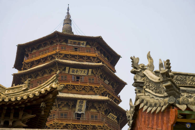 横图,彩色,室外,白天,旅游,度假,名胜古迹,标志建筑,地标,建筑,中国,亚洲,遗迹,木制,瓦片,屋顶,文化遗产,塔,古迹,历史,文物,娱乐,建设,古建筑,墙壁,古代,木制品,享受,休闲,旅游胜地,放松,摄影,古代建筑,中国文化,古文明,东亚,山西省,中华人民共和国,古远,应县,彩图,旅行,目的地,bj174