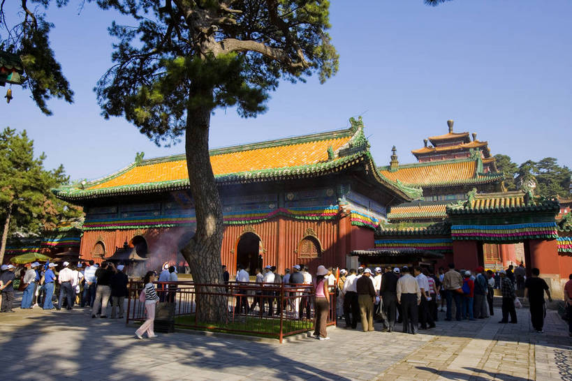 人群,横图,名胜古迹,建筑,中国,亚洲,朝拜,局部,节日,地砖,房屋,历史,文化,传统,古代,红色,祈祷,健康,旅游胜地,许愿,摄影,宗教,佛教,信仰,纪念,祈求,东亚,喇嘛,参天大树,佛陀,藏传佛教,中华人民共和国,河北省,承德,古远,平安,彩图,庙,普宁寺,bj174