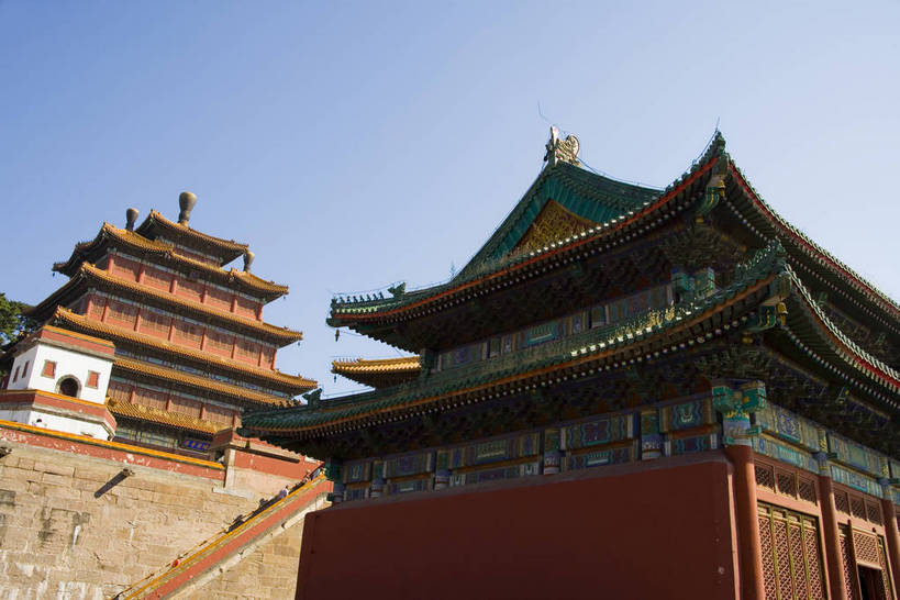 横图,名胜古迹,建筑,中国,亚洲,朝拜,局部,地砖,瓦片,房屋,墙,屋檐,瓦,历史,传统,墙壁,墙面,古代,红色,绿色,祈祷,旅游胜地,摄影,宗教,建造,佛教,东亚,喇嘛,佛陀,屋瓦,藏传佛教,中华人民共和国,河北省,承德,古远,彩图,庙,普宁寺,bj174