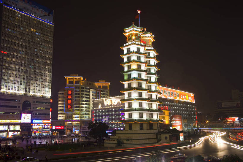 高楼大厦,横图,彩色,室外,旅游,度假,办公楼,美景,城市风光,城市,大厦,建筑,摩天大楼,写字楼,夜景,中国,亚洲,阴影,光线,影子,景观,灯光,娱乐,现代,建筑物,楼宇,享受,休闲,闪耀,商务楼,景色,放松,摄影,闪烁,文明,灯火通明,东亚,发展,中华人民共和国,郑州,河南,闪动,闪灼,发达,彩图,旅行,大楼,高层建筑,高楼,摩天楼,二七广场,bj174