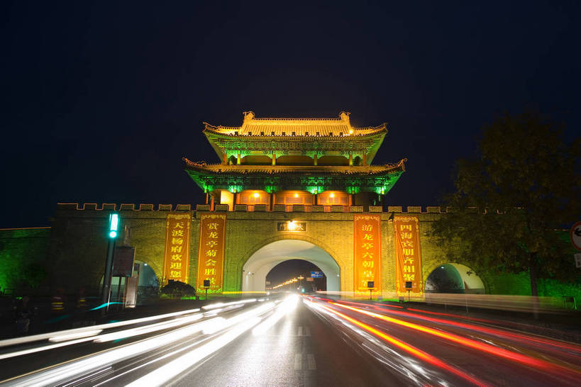 横图,彩色,旅游,度假,美景,名胜古迹,城市风光,标志建筑,城市,地标,建筑,夜景,中国,亚洲,阴影,遗迹,光线,影子,景观,灯光,古迹,历史,文物,娱乐,城门,建设,古建筑,建筑物,古代,享受,休闲,闪耀,旅游胜地,景色,放松,摄影,城,闪烁,开封,灯火通明,古文明,东亚,中华人民共和国,河南省,闪动,闪灼,古远,夜,彩图,旅行,bj174