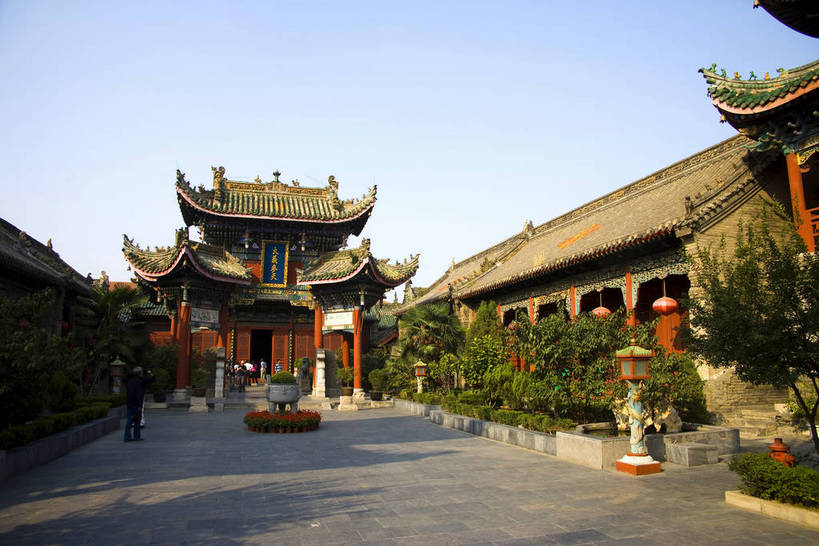 横图,彩色,室外,白天,旅游,度假,名胜古迹,标志建筑,地标,建筑,中国,亚洲,遗迹,亭子,古迹,历史,文物,娱乐,建设,古建筑,建筑物,古代,享受,休闲,旅游胜地,放松,摄影,开封,古文明,东亚,中华人民共和国,河南省,古远,历史人物,彩图,旅行,包公祠,建筑结构,bj174