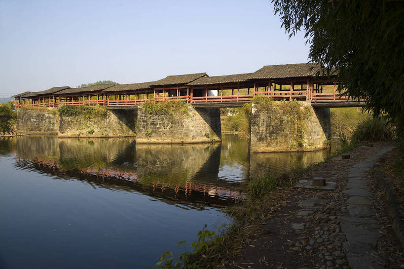 横图,彩色,室外,白天,旅游,标志建筑,地标,建筑,中国,亚洲,风俗,民俗,雕刻,浮雕,图片,房屋,楼阁,屋子,文化遗产,建筑群,楼群,古典,历史,建设,传统,江西,婺源,楼房,民居,古代,旅游胜地,摄影,人文景观,中国文化,东亚,廊桥,江西省,中华人民共和国,华东地区,赣,婺源县,上饶,上饶市,古远,彩图,旅行,房子,架空,清华镇,bj174