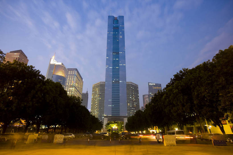 横图,彩色,室外,仰视,旅游,度假,商务,美景,天际线,城市风光,城市,大厦,建筑,路灯,汽车,玻璃,照明,广州,中国,亚洲,阴影,远眺,光线,影子,光,景观,建筑群,灯光,交通,娱乐,现代,现代建筑,特色,车,灯,绿地,天,享受,休闲,灿烂,闪耀,摩天大厦,景色,放松,金融,运输,摄影,生活方式,经济,轮廓,居住,照亮,闪烁,照明设备,美好,文明,参观,玻璃幕墙,贸易,灯火通明,东亚,发展,广东,广东省,城区,中信广场,中华人民共和国,华南地区,省会,广州市,粤,繁荣,闪动,闪灼,进步,天河,发达,交流,夜,彩图,观光,旅行,商业,高楼,居住区,天河区,天河广场,bj174