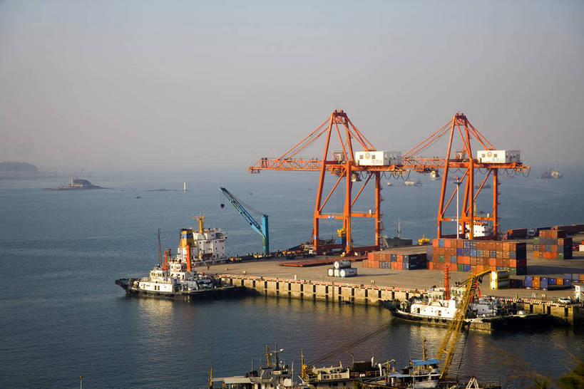 人群,码头,横图,彩色,室外,旅游,度假,美景,名胜古迹,树林,天际线,城市风光,标志建筑,城市,大桥,大厦,地标,港口,建筑,立交桥,桥梁,中国,亚洲,遗迹,壮观,景观,桥,古迹,文物,娱乐,建设,跨海大桥,现代,古建筑,厦门,现代建筑,特色,树,树木,白云,蓝天,绿地,绿化带,天,享受,休闲,广阔,旅游胜地,景色,放松,气派,工业,摄影,生活方式,经济,观看,轮廓,居住,公共设施,象征,美好,文明,特殊,高架桥,参观,古文明,东亚,发展,跨线桥,福建省,厦门市,中华人民共和国,开阔,繁荣,进步,发达,交流,彩图,观光,旅行,高楼,海沧大桥,居住区,bj174