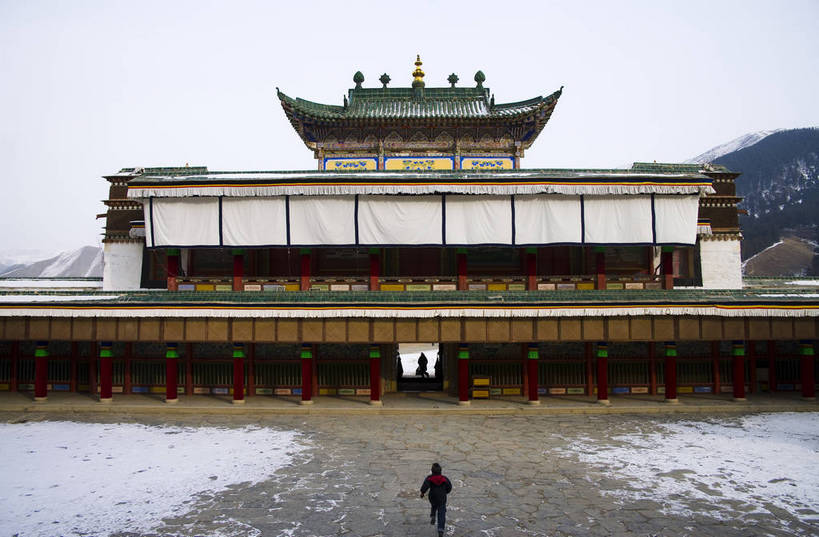 寺庙,横图,彩色,室外,旅游,名胜古迹,标志建筑,地标,建筑,中国,亚洲,朝拜,节日,民俗,图片,文化遗产,建筑群,宏伟,文化,建设,虔诚,祈祷,健康,气派,许愿,摄影,宗教,佛教,信仰,古代建筑,纪念,祈求,祭祀,中国文化,参观,东亚,甘肃省,藏传佛教,拉卜楞寺,中华人民共和国,甘南,释教,夏河,平安,旅行,游览,庙,寺,传统文化,bj174