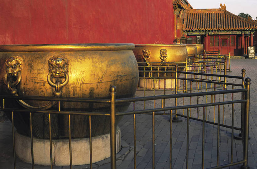 故宫,宫殿,横图,彩色,室外,白天,旅游,度假,名胜古迹,标志建筑,地标,建筑,北京,中国,亚洲,局部,风俗,遗迹,环,香炉,文化遗产,古迹,历史,文物,娱乐,建设,传统,古建筑,紫禁城,享受,休闲,旅游胜地,放松,精神,摄影,古代建筑,鼎,部分,权威,权利,象征,镀金,美好,感受,古文明,东亚,权力,权势,太和殿,古代文明,制度,特征,势力,彩图,旅行,bj174