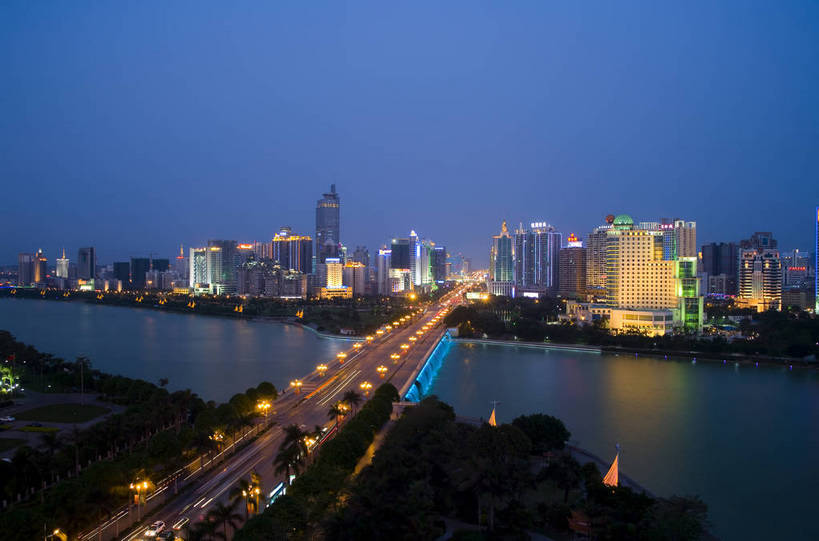 横图,俯视,彩色,室外,旅游,度假,名胜古迹,城市风光,标志建筑,城市,道路,地标,建筑,夜景,中国,亚洲,遗迹,景观,建筑群,桥,灯光,交通,都市,古迹,文物,娱乐,建设,现代,古建筑,现代建筑,享受,休闲,灿烂,旅游胜地,放松,运输,摄影,经济,广西,古文明,东亚,发展,南宁,广西壮族自治区,首府,中华人民共和国,桂,华南地区,南宁市,灯火辉煌,繁荣,进步,发达,旅行,青秀区,邕江,南湖大桥,bj174