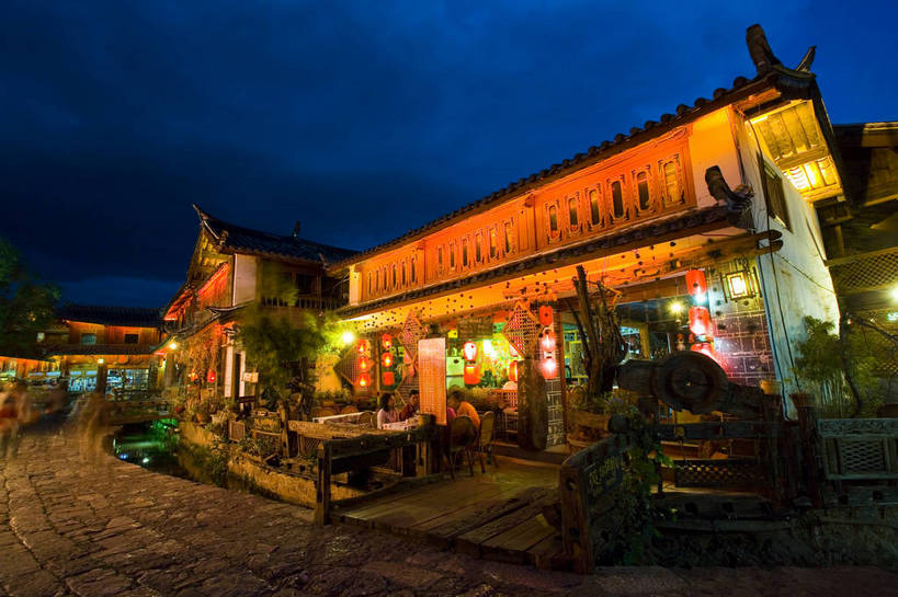 横图,彩色,室外,旅游,标志建筑,地标,建筑,街道,夜景,丽江,中国,亚洲,民俗,景观,文化遗产,古城,建筑群,小巷,灯光,古典,建设,云南,民居,特色,古镇,景色,摄影,人文景观,中国文化,东亚,中华人民共和国,民族建筑,古代文明,旅行,传统文化,bj174