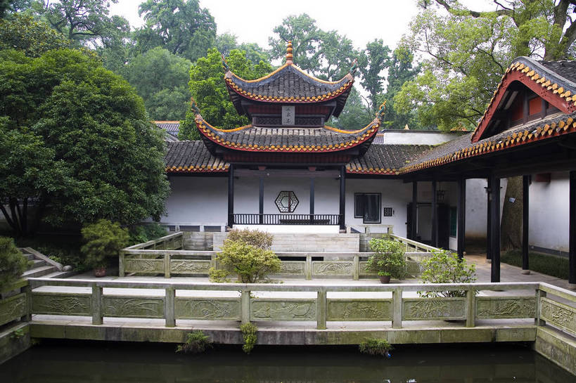 花园,横图,彩色,室外,白天,旅游,度假,名胜古迹,标志建筑,地标,建筑,中国,亚洲,遗迹,图片,庭院,文化遗产,建筑群,古典,古迹,文物,娱乐,建设,古建筑,树木,享受,休闲,旅游胜地,放松,摄影,文明,中国文化,古文明,东亚,湖南,湖南省,中华人民共和国,省会,华中地区,长沙,长沙市,湘,幽静,旅行,传统文化,岳麓山,岳麓书院,飞檐,湖南大学,岳麓区,bj174