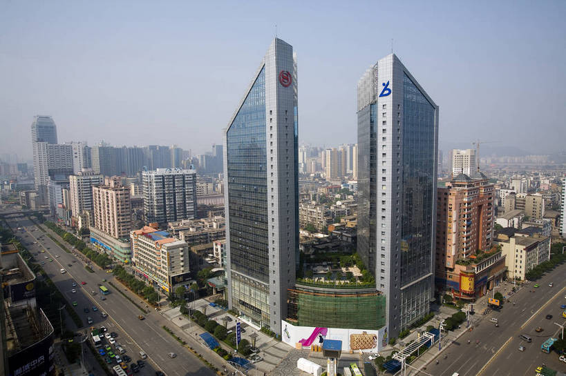 横图,室外,白天,旅游,度假,名胜古迹,城市风光,标志建筑,城市,大厦,道路,地标,建筑,中国,亚洲,遗迹,景观,建筑群,交通,都市,古迹,文物,娱乐,建设,现代,古建筑,现代建筑,享受,休闲,旅游胜地,放松,运输,经济,古文明,东亚,发展,湖南,湖南省,中华人民共和国,省会,华中地区,长沙,长沙市,湘,繁荣,进步,发达,旅行,长沙芙蓉广场,bj174