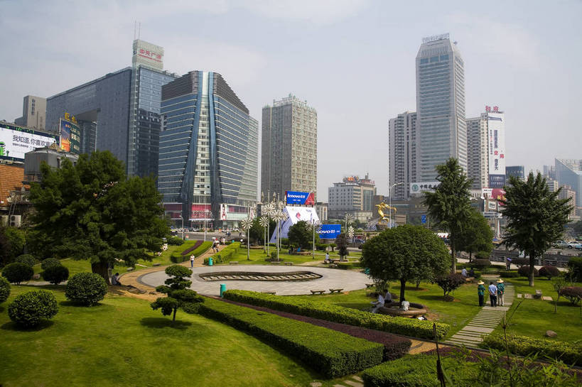 花园,横图,室外,白天,旅游,度假,草地,草坪,花圃,名胜古迹,植物,城市风光,标志建筑,城市,大厦,道路,地标,建筑,中国,亚洲,遗迹,景观,建筑群,交通,都市,古迹,文物,娱乐,建设,现代,古建筑,现代建筑,草,绿色,享受,休闲,旅游胜地,放松,运输,经济,古文明,东亚,发展,湖南,湖南省,中华人民共和国,省会,华中地区,长沙,长沙市,湘,繁荣,进步,发达,小花园,旅行,长沙芙蓉广场,bj174