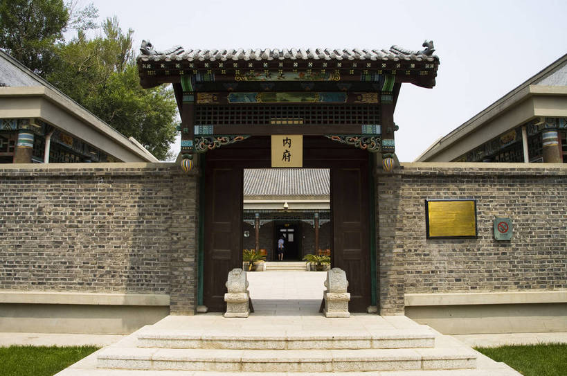 横图,室外,白天,旅游,度假,名胜古迹,城市风光,标志建筑,城市,地标,建筑,中国,亚洲,遗迹,景观,建筑群,古迹,历史,文物,娱乐,建设,古建筑,历史建筑,地标建筑,享受,休闲,旅游胜地,放松,参观,古文明,东亚,伪满,吉林,长春,伪满皇宫,中华人民共和国,旅行,皇宫,bj174