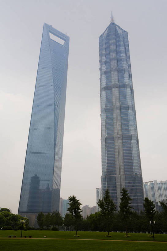 竖图,彩色,室外,白天,旅游,度假,办公楼,名胜古迹,城市风光,标志建筑,大厦,地标,建筑,上海,中国,亚洲,遗迹,景观,建筑群,古迹,文物,娱乐,建设,古建筑,金茂大厦,浦东,蓝天,绿地,地标建筑,享受,休闲,旅游胜地,放松,竖,摄影,环球金融中心,金融中心,古文明,东亚,中华人民共和国,陆家嘴绿地,旅行,城市公园,bj174