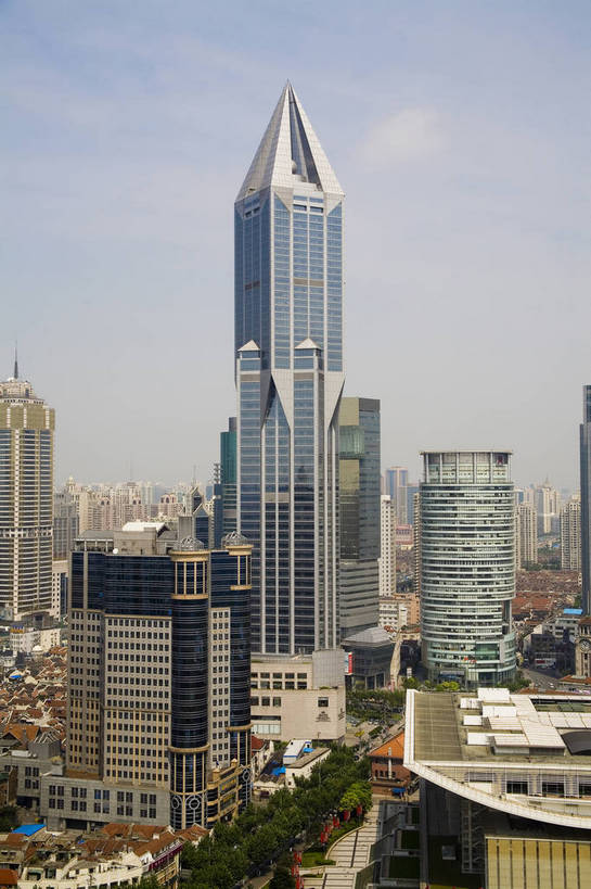 竖图,俯视,彩色,室外,白天,旅游,度假,办公楼,草地,草坪,名胜古迹,植物,城市风光,标志建筑,大厦,地标,建筑,上海,中国,亚洲,遗迹,景观,建筑群,古迹,文物,娱乐,建设,古建筑,草,绿色,蓝天,地标建筑,人民广场,享受,休闲,旅游胜地,放松,竖,摄影,申,黄浦区,明天广场,古文明,东亚,上海市,中华人民共和国,沪,华东地区,旅行,黄陂北路,城市公园,bj174