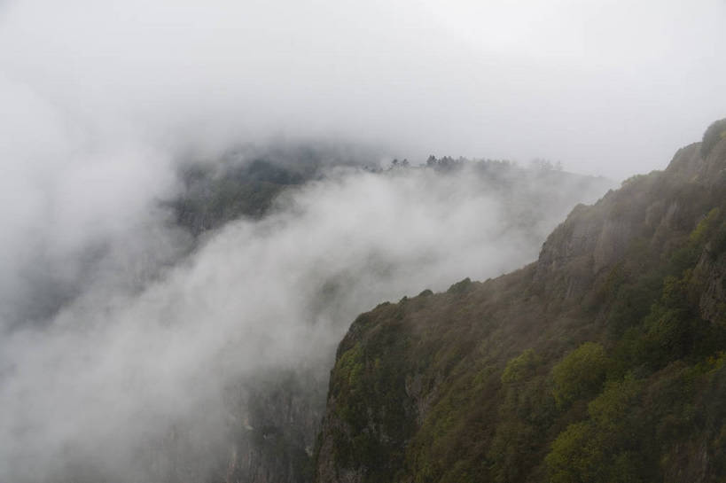 无人,横图,彩色,室外,白天,旅游,度假,名胜古迹,山,雾,标志建筑,地标,建筑,峨眉山,中国,亚洲,遗迹,景观,文化遗产,古迹,文物,娱乐,建设,古建筑,享受,休闲,旅游胜地,放松,摄影,四川省,中国文化,自然风光,古文明,东亚,中华人民共和国,旅行,bj174