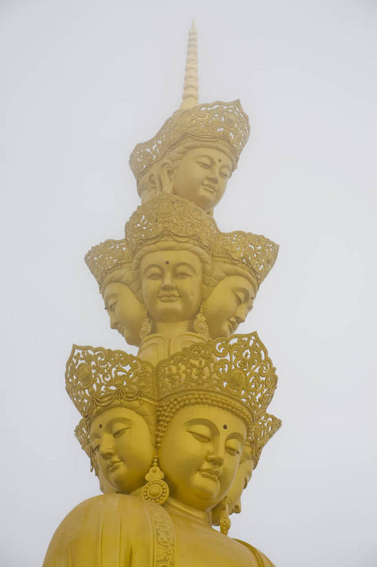 无人,竖图,彩色,室外,白天,旅游,度假,名胜古迹,雾,标志建筑,地标,建筑,峨眉山,中国,亚洲,遗迹,佛像,景观,文化遗产,古迹,文物,娱乐,建设,古建筑,享受,休闲,旅游胜地,放松,竖,摄影,四川省,中国文化,古文明,东亚,中华人民共和国,旅行,bj174