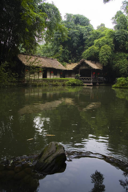 无人,竖图,彩色,室外,白天,旅游,度假,名胜古迹,标志建筑,地标,建筑,中国,亚洲,遗迹,草屋,水塘,建筑群,古典,古迹,文物,娱乐,建设,古建筑,享受,休闲,旅游胜地,放松,竖,摄影,四川省,古文明,东亚,成都,中华人民共和国,杜甫草堂,旅行,bj174