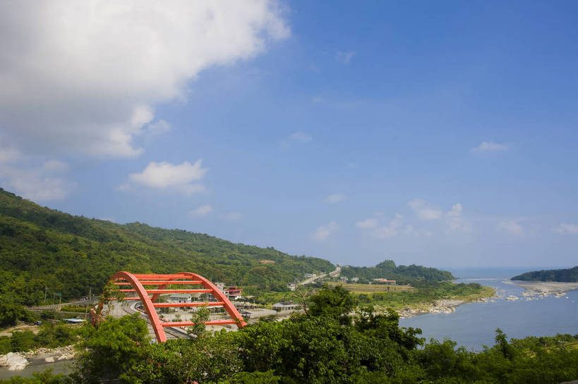 无人,横图,彩色,室外,白天,旅游,度假,草坪,名胜古迹,标志建筑,道路,地标,建筑,路,公路,台湾,中国,亚洲,遗迹,海岸,景观,桥,野花,交通,古迹,文物,娱乐,建设,古建筑,自然,享受,休闲,旅游胜地,放松,摄影,海滨,古文明,东亚,中华人民共和国,马路,旅行,长虹桥,bj174